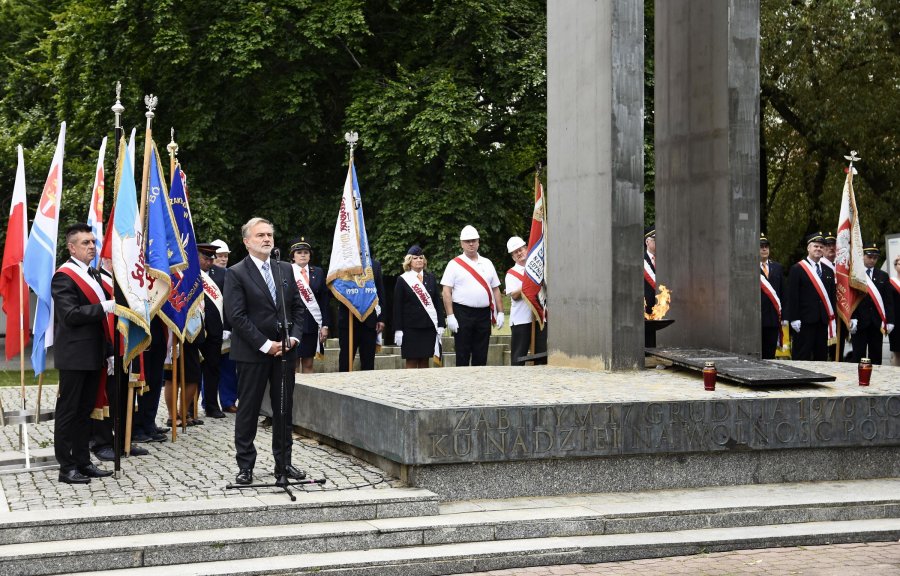 Prezydent Gdyni Wojciech Szczurek przemawia podczas piątkowych uroczystości upamiętniających wydarzenia Sierpnia' 80 // fot. Kamil Złoch