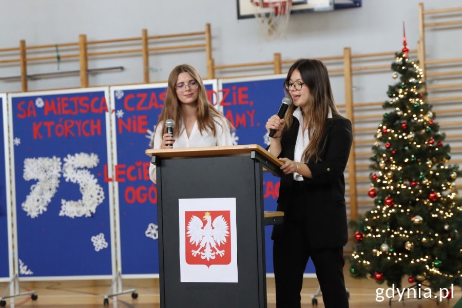 Uczennice podczas jubileuszu V LO