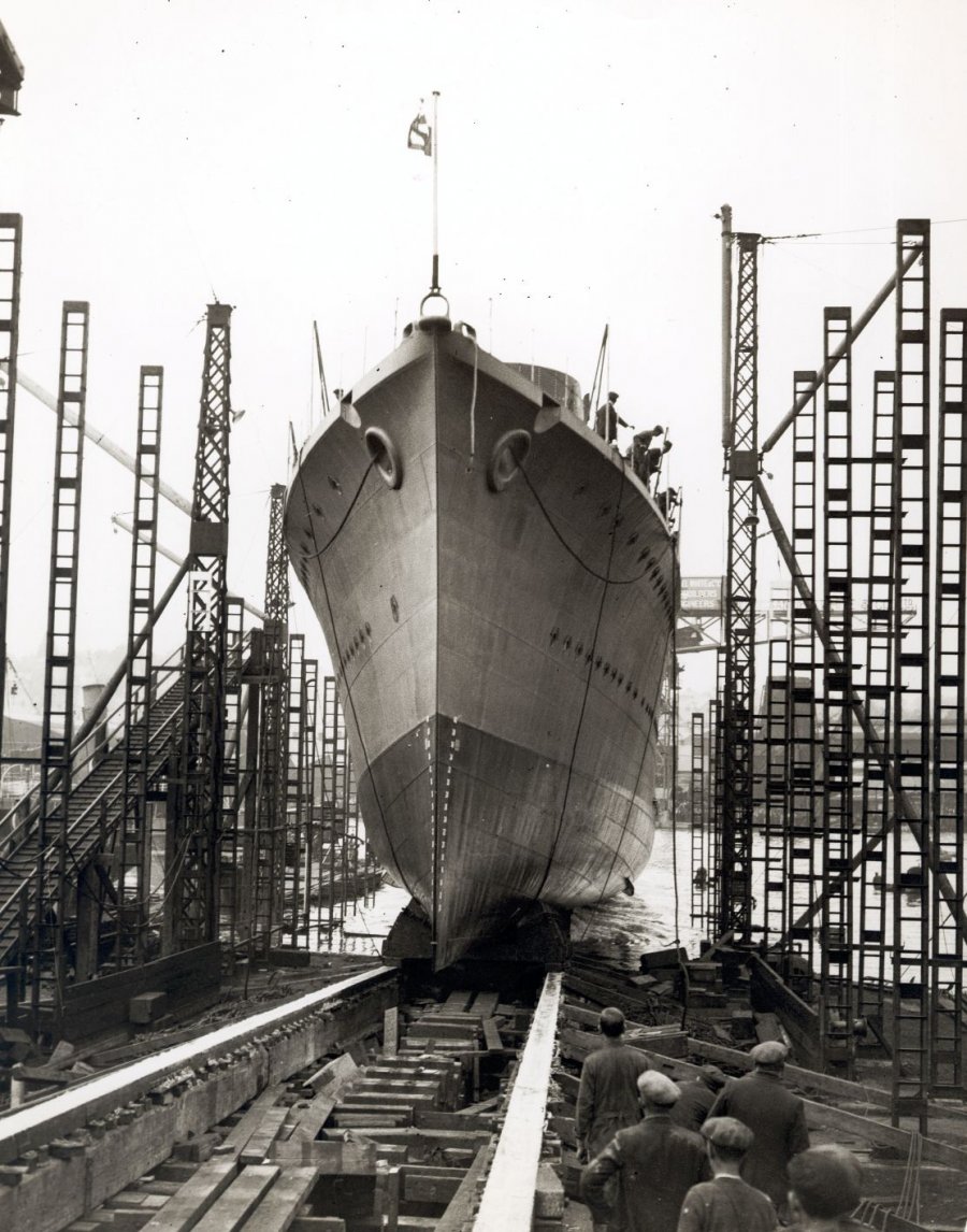 ORP Błyskawica podczas wodowania