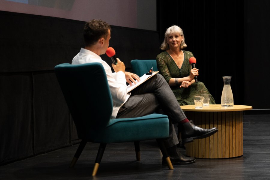 Spotkanie z producentką filmu „Ostatnia wyprawa” Moniką Braid. Prowadzi je Przemek Rydzewski, koordynator Millennium Docs Against Gravity Gdynia. Fot. Anna Rezulak