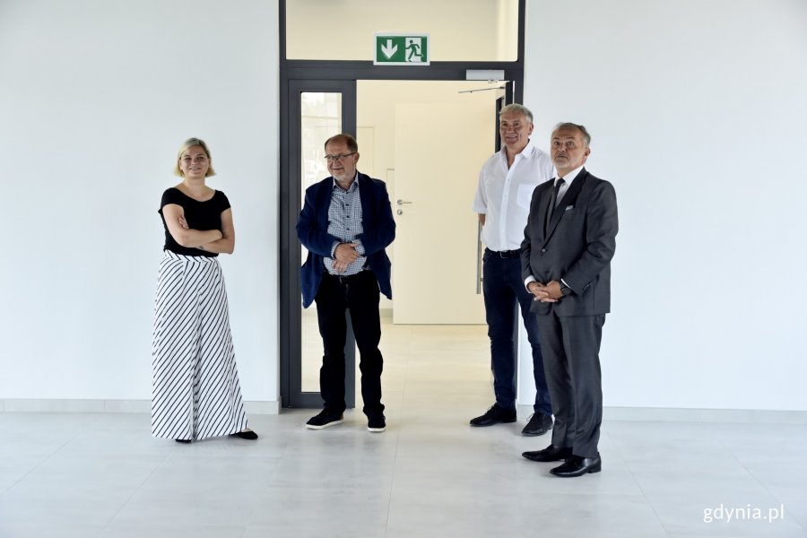 Na zdjęciu (od lewej): Agnieszka Jankowska, Sekretarz Miasta Jerzy Zając, inwestor Jerzy Jankowski, prezydent Wojciech Szczurek/fot. Jan Ziarnicki