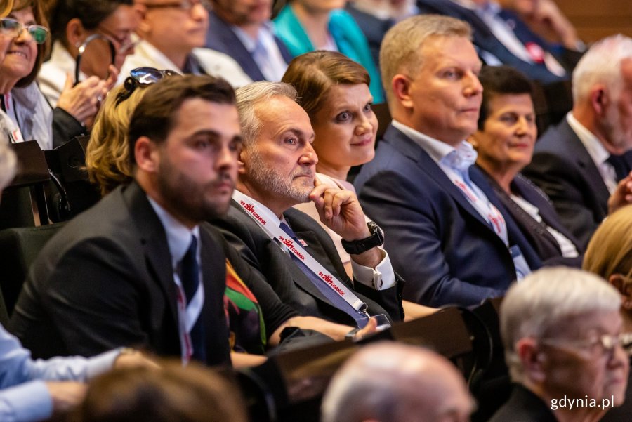 Prezydent Gdyni Wojciech Szczurek i wiceprezydent Katarzyna Gruszecka-Spychała uczestniczyli w debacie poświęconej pamięci Pawła Adamowicza, która odbyła się w ramach Międzaynarodowego Forum Obywatelskiego // fot. Piotr Hukało