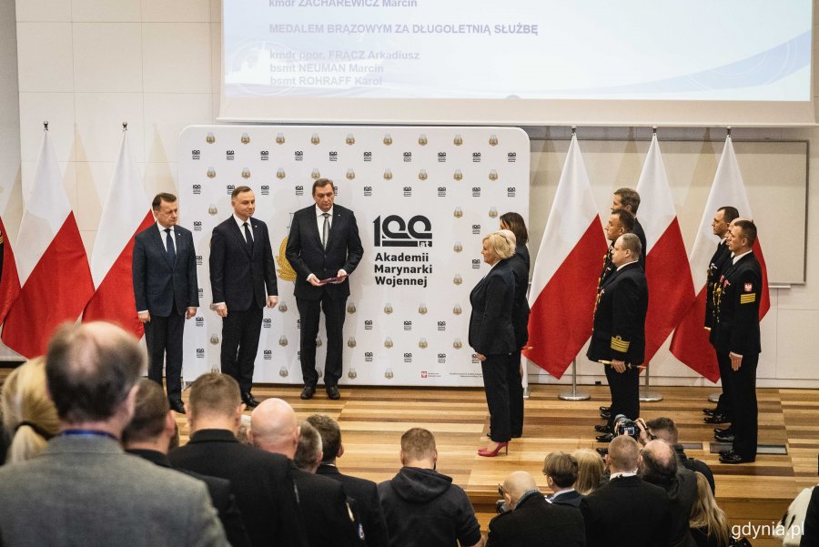 Gala z okazji 100-lecia Akademii Marynarki Wojennej z udziałem prezydenta RP, Andrzeja Dudy i Ministra Obrony Narodowej, Mariusza Błaszczaka, fot. Kamil Złoch