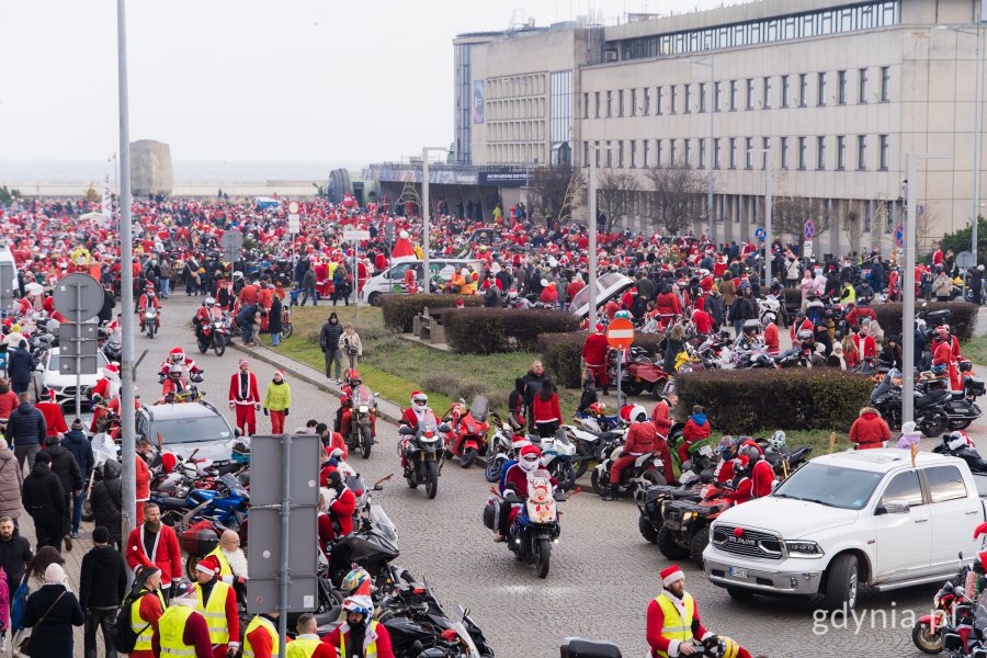 Przejazd przez Gdynię w ramach 23. edycji akcji &bdquo;Mikołaje na motocyklach&rdquo; (fot. Paweł Budziński)