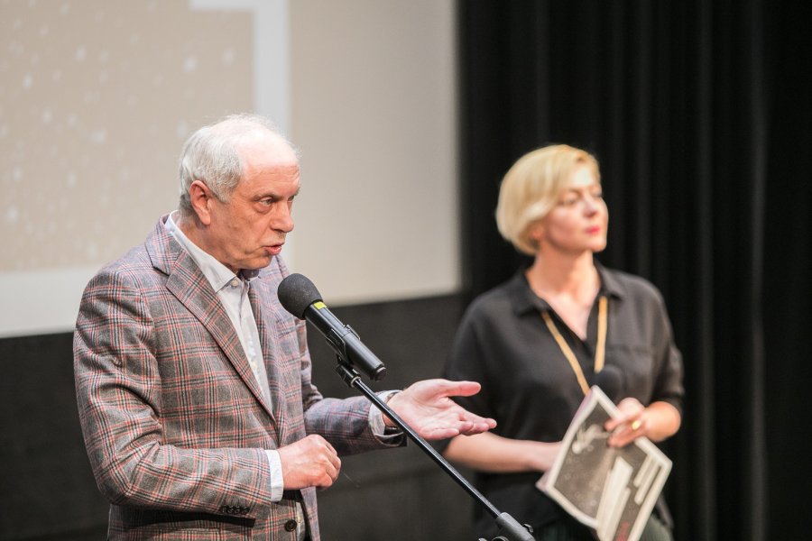Dyrektor Gdyńskiej Szkoły Filmowej Leszek Kopeć podczas uroczystej gali