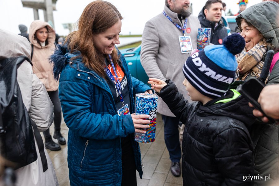 Prezydent Aleksandra Kosiorek podczas kwestowania na ulicach Gdyni (fot. Karol Stańczak)