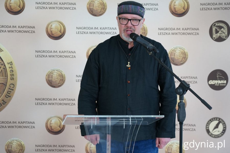 Na zdjęciu: Jacek Jakubowski, laureat Nagrody im. Kapitana Leszka Wiktorowicza, dyrygent w Męskim  Chórze Szantowym „Zawisza Czarny” (fot. Magdalena Starnawska)