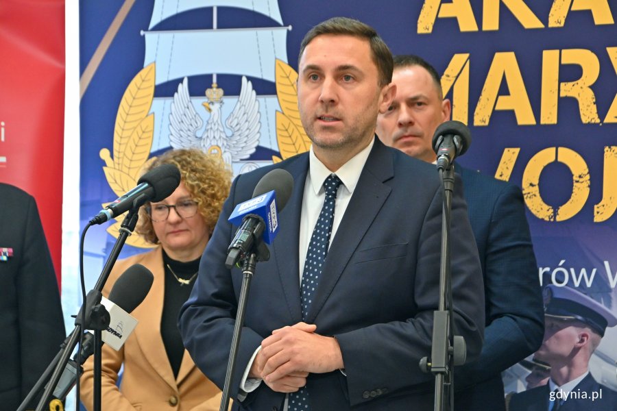 Piotr Borawski, zastępca prezydent Gdańska ds. mobilności i bezpieczeństwa, podczas briefingu prasowego przed warsztatami dotyczącymi tworzenia Strategii Rozwoju Polskiego Sportu 2040