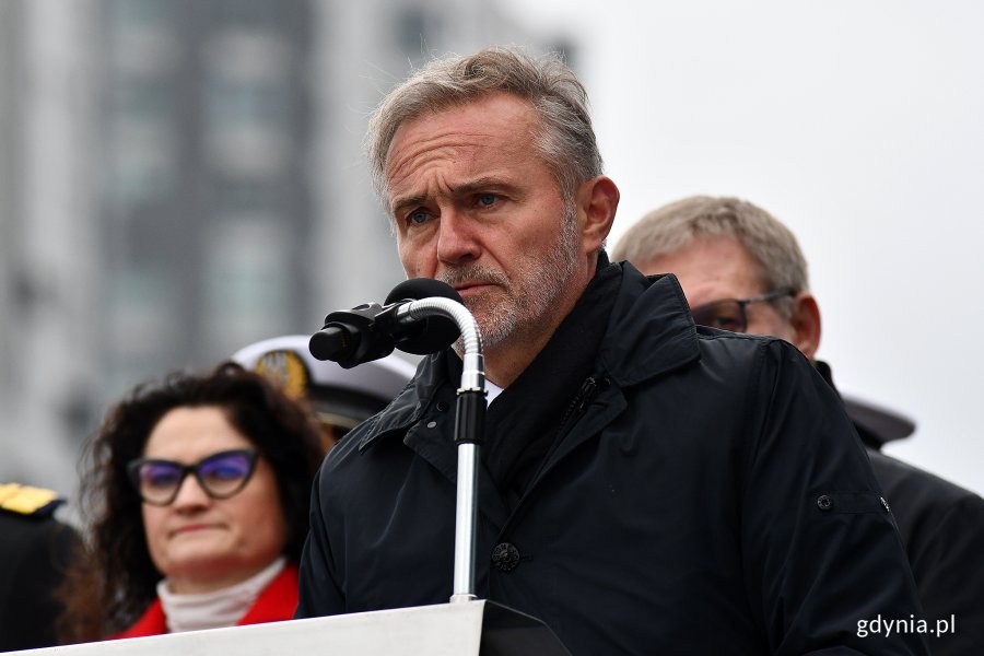 Okolicznościowe przemówienie wygłosił prezydent Gdyni Wojciech Szczurek // fot. Michał Puszczewicz