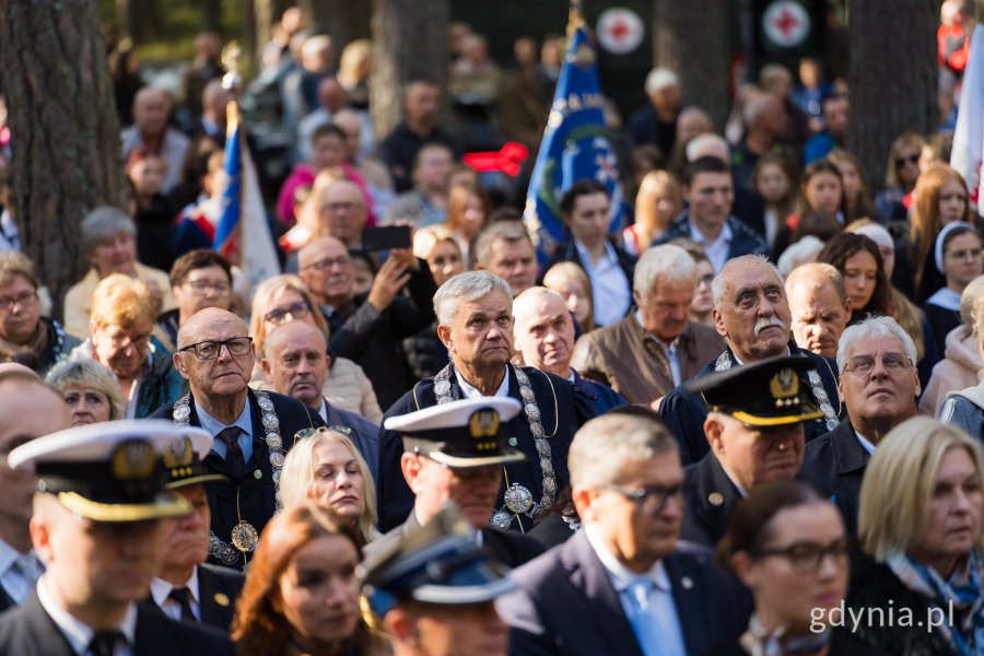 Na zdjęciu m.in. posłanka Wioleta Tomczak, wiceprzewodnicząca Rady Miasta Gdyni Beata Zastawna, radna Gdyni Anna Szpajer i sekretarz gdyńskiego koła Światowego Związku Żołnierzy Armii Krajowej Krzysztof Kozubowski