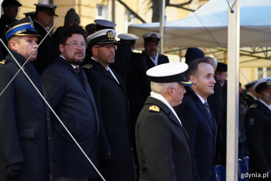 Goście uroczystości i przedstawiciele służb mundurowych