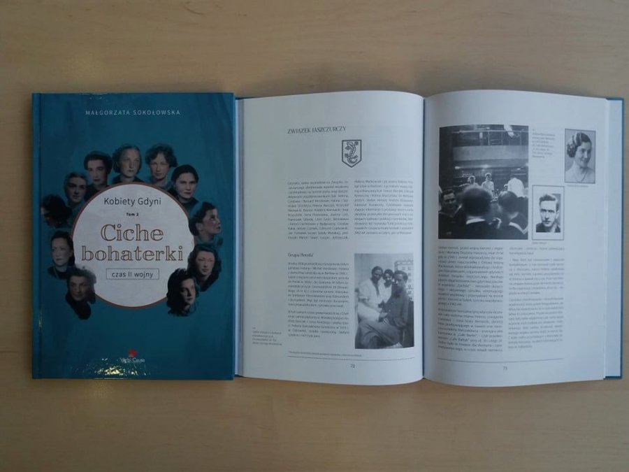 Książki, które znajdują się w Miejskiej Informacji Turystycznej // fot. facebook.com/informacjaturystycznagdynia