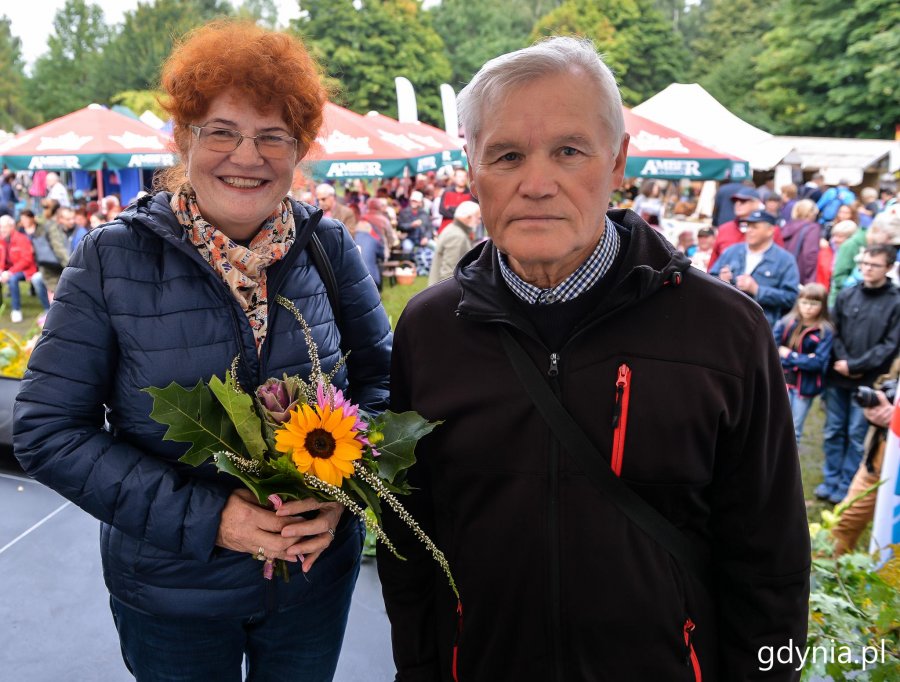 Laureaci konkursu "Gdynia w Kwiatach" odebrali z rąk przewodniczącej Rady Miasta Joanny Zielińskiej nagrody i wyróżnienia // fot. Przemysła Świderski