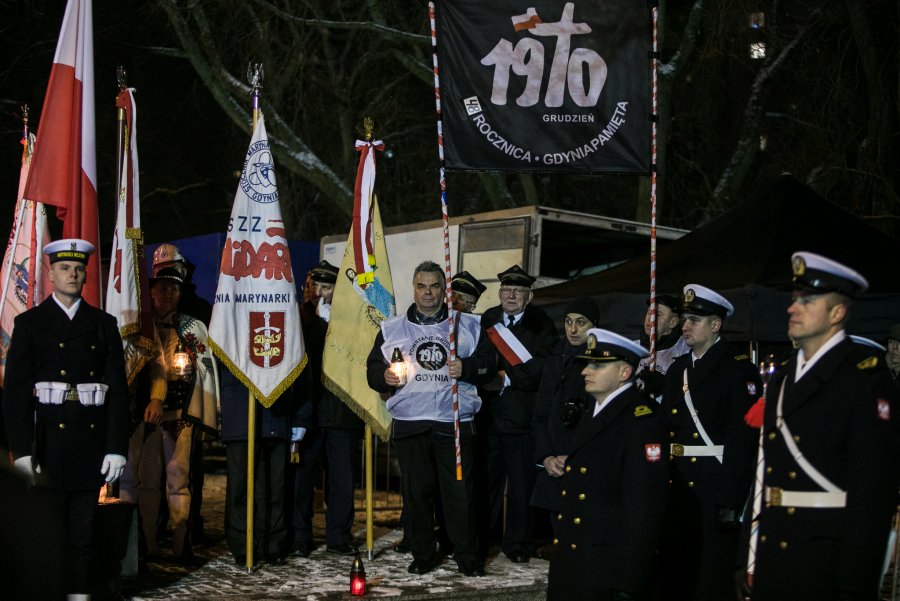 Wieczorne uroczystości z okazji 48. rocznicy Grudnia '70 // fot. Karol Stańczak