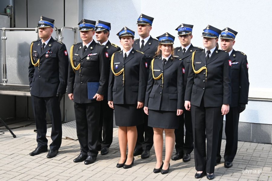 Strażacy w Państwowej Straży Pożarnej przy ul. Władysława IV w Gdyni (fot. Magdalena Starnawska)