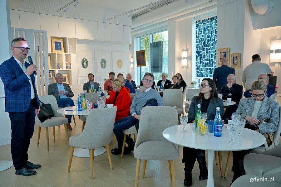 Tomasz Limon, prezes zarządu Pracodawców Pomorza i przewodniczący Gdyńskiej Rady Dialogu Gospodarczego, otwierający kolejne posiedzenie rady