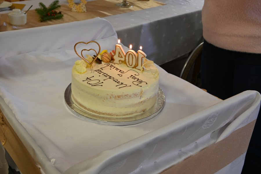 Tort na 104-lecie pani Janiny Popowskiej 