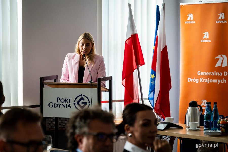 Posiedzenie sejmowej Komisji Infrastruktury w Porcie Gdynia – wystąpienie radnej Rady Miasta Gdyni Anny Salomon (fot. Kamil Złoch)