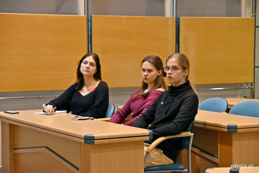 Młodzieżowa Rada Miasta Gdyni podczas obrad