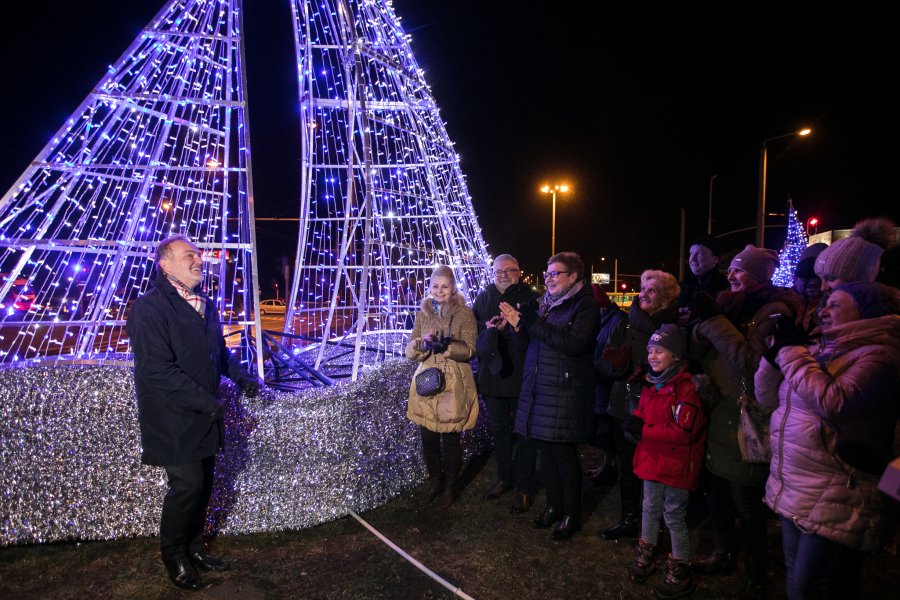 Iluminacje w dzielnicach zapalili: prezydent Wojciech Szczurek i Elżbieta Sierżęga // fot. Karol Stańczak