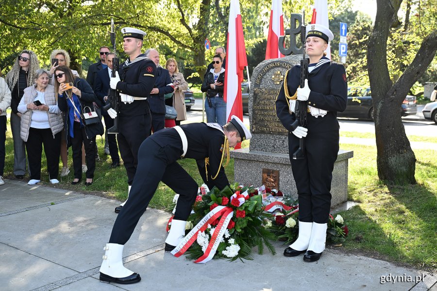  Dzień Polskiego Państwa Podziemnego – uroczystości z okazji 86. rocznicy jego utworzenia pod Pomnikiem Armii Krajowej w Gdyni (fot. Michał Puszczewicz)