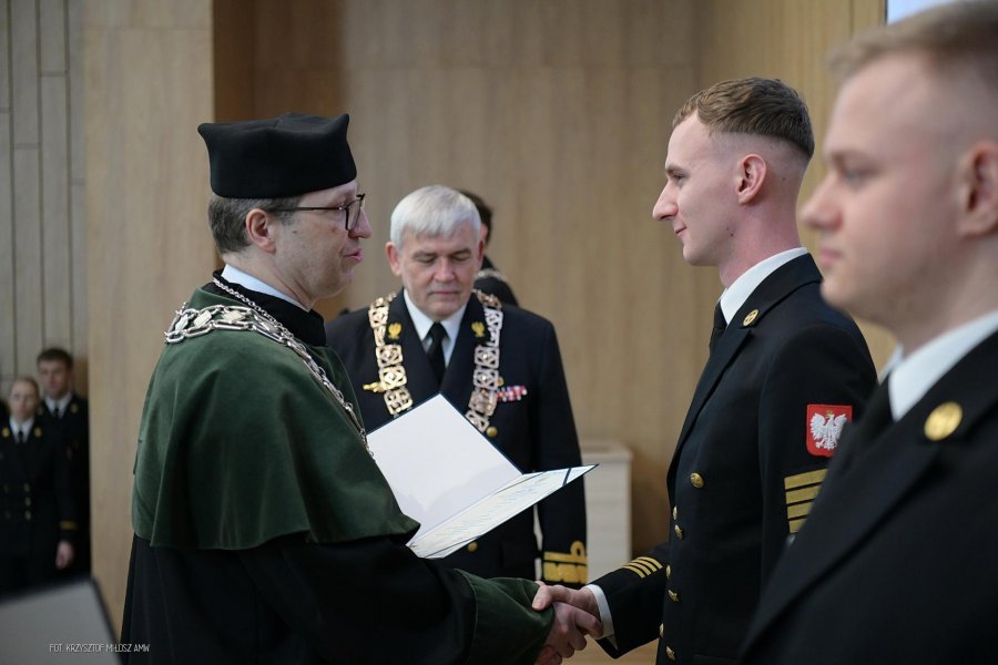 Gala wręczenia dyplom&oacute;w AMW (fot. Krzysztof Miłosz / Akademia Marynarki Wojennej w Gdyni)