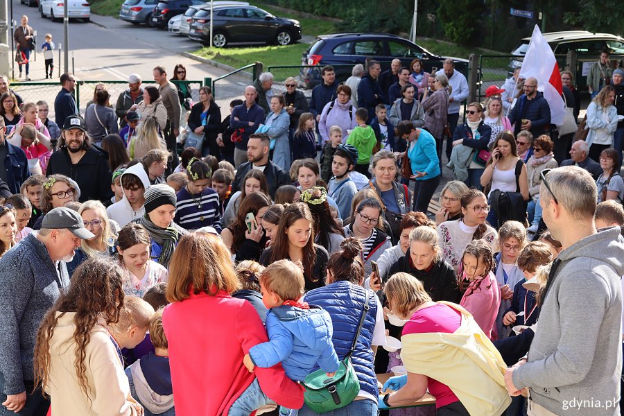 Piknik z okazji 80-lecia SP 17 w 2025 roku, na zdjęciu społeczność szkoły (fot. Katarzyna Balcerzak)