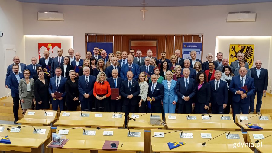 Zdjęcie grupowe uczestników spotkania w Urzędzie Marszałkowskim