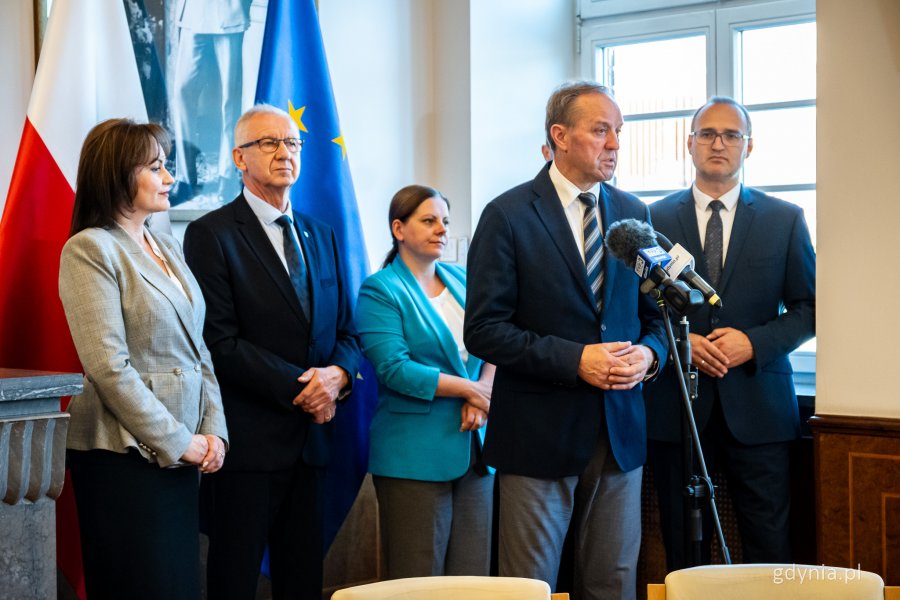 Konferencja prasowa w Pomorskim Urzędzie Wojewódzkim dotycząca podpisania listu intencyjnego – przemawia marszałek województwa pomorskiego Mieczysław Struk (fot. Kamil Złoch)