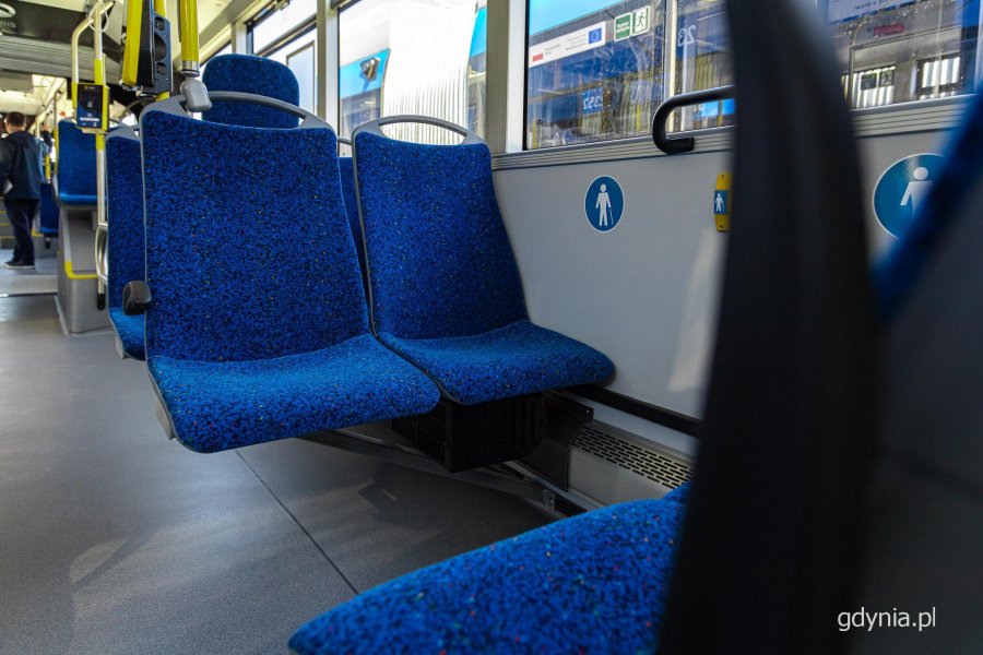 Przekazanie nowych autobus&oacute;w elektrycznych Solaris Urbino 18 Electric na Molo Południowym w Gdyni (fot. Kamil Złoch)