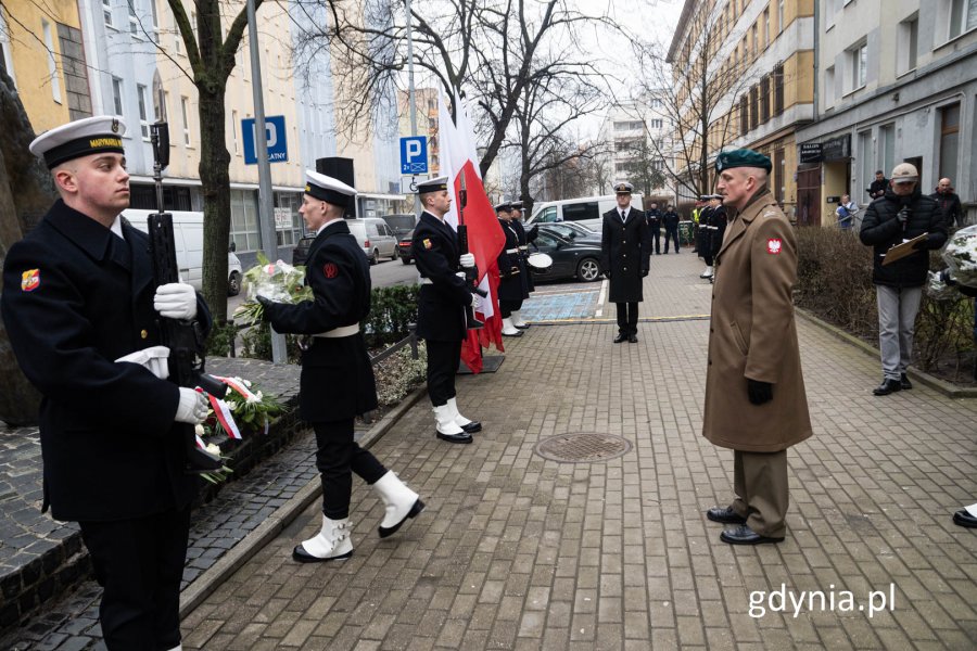 Złożenie wieńców w dniu pamięci o żołnierzach wyklętych, fot. Michał Sałata