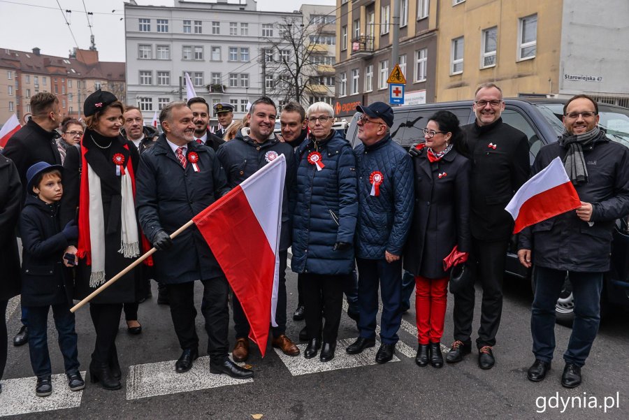 W paradzie brali udział: prezydent Wojciech Szczurek, wiceprezydent Katarzyna Gruszecka-Spychała, wiceprezydent Michał Guć, przewodnicząca gdyńskiej Rady Miasta Joanna Zielińska i radni Marcin Wołek, Ewa Krym, Paweł Brutel, Andrzej Bień i Stanisław Borski // fot. Przemysław Świderski