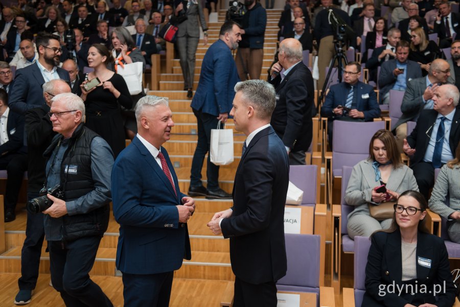 Uczestnicy i prelegenci 24. Forum Gospodarki Morskiej, a wśród nich m.in. Arkadiusz Marchewka, sekretarz stanu w Ministerstwie Infrastruktury i posłanka Wioleta Tomczak