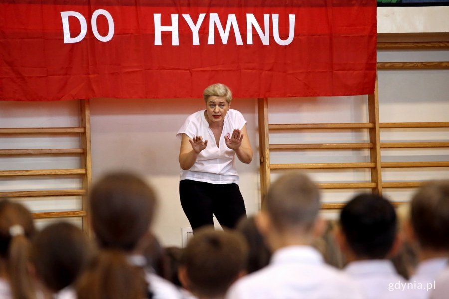 Uczniowie SP nr 48 pod kierunkiem Beaty Hrycyk-Mańkowskiej biorą udział w konkursie "Do hymnu" // fot. Przemysław Kozłowski