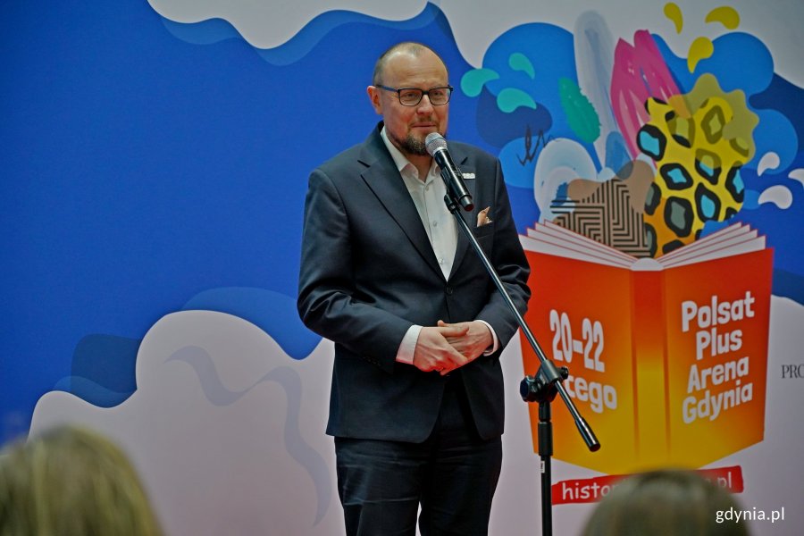 Mariusz Bzdęga &ndash; dyrektor zarządzający ds. kultury i aktywności mieszkańc&oacute;w Urzędu Miasta Gdyni przemawiający podczas otwarcia Targ&oacute;w Książki w Gdyni