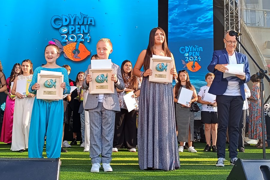 osoby występujące na scenie