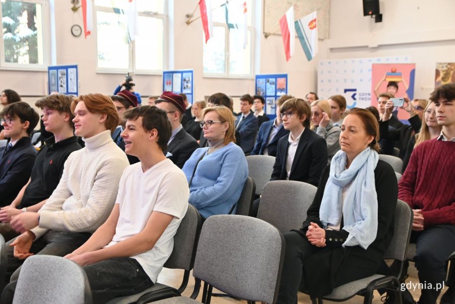 Uroczystość wręczenia stypendi&oacute;w odbyła się w murach III Liceum Og&oacute;lnokształcącego (fot. Magdalena Starnawska)