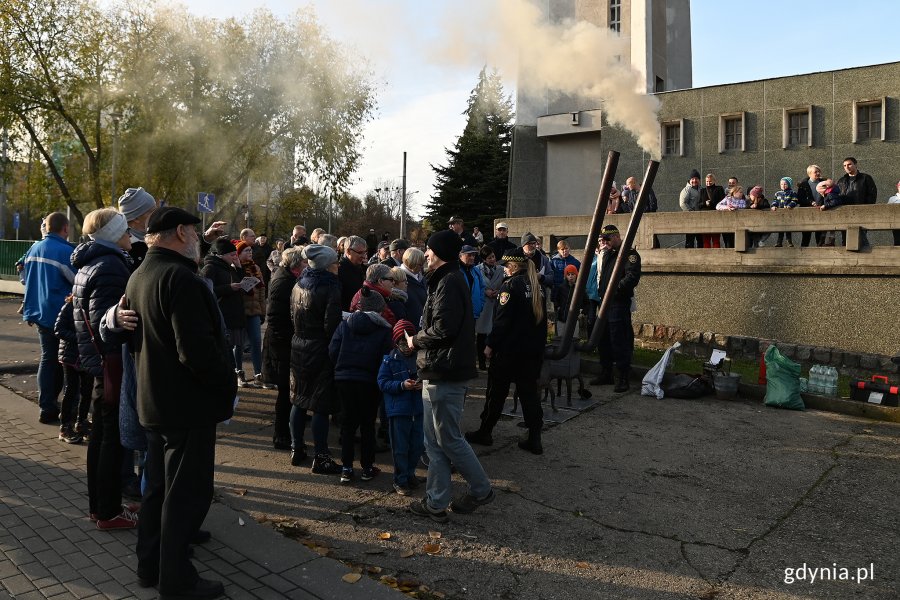 Funkcjonariusze EkoPatrolu Straży Miejskiej w Gdyni spotkali się z mieszkańcami Leszczynek // fot. Michał Puszczewicz