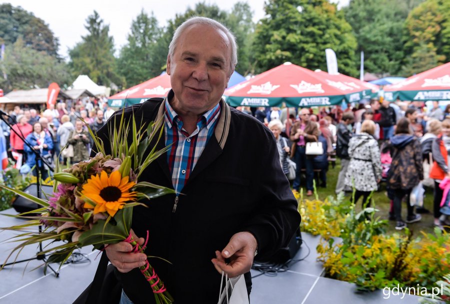 Laureaci konkursu "Gdynia w Kwiatach" odebrali z rąk przewodniczącej Rady Miasta Joanny Zielińskiej nagrody i wyróżnienia // fot. Przemysła Świderski