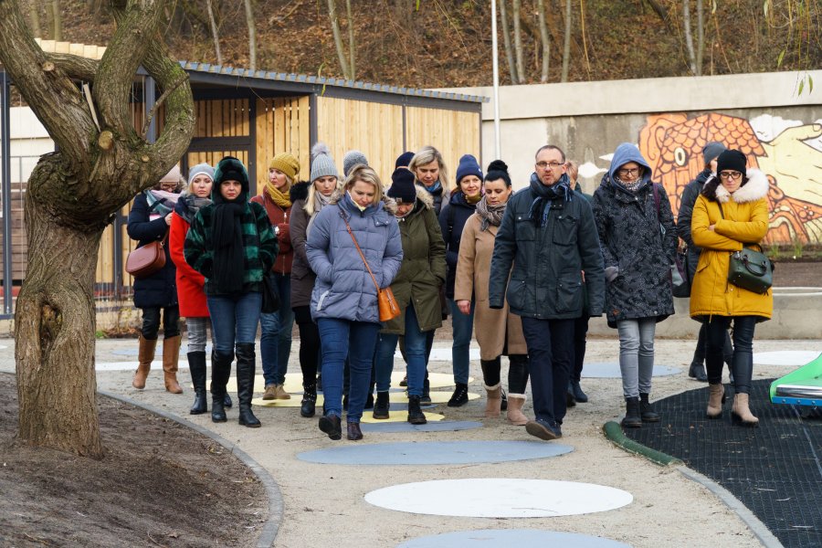 Wizyta przedstawicieli i przedstawicielek Obszaru Metropolitalnego Gdańsk-Gdynia-Sopot na terenach rewitalizowanych w Gdyni; Przystań Śmidowicza 49 (Oksywie), fot. Aleksander Trafas (LIS)