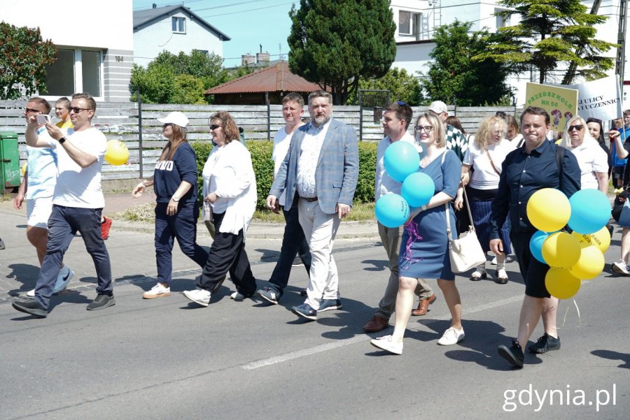 Na zdjęciu (od lewej) m.in.: prezes Fundacji Adaptacja Kordian Kulaszewicz, pełnomocnik prezydent ds. rad dzielnic Paweł Korycki, przewodniczący Rady Miasta Tadeusz Szemiot, wiceprezydent Gdyni Maciej Zielonka, radna Agnieszka Tokarska, radny dzielnicy Witomino Maciej Wojnicki (fot. Magdalena Starnawska)