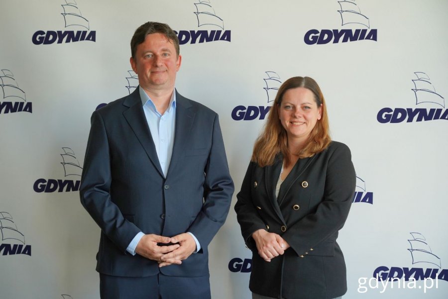 Na zdjęciu (od lewej): pełnomocnik ds. rad dzielnic Paweł Korycki i prezydent Gdyni Aleksandra Kosiorek (fot. Natalia Kawalerowicz)