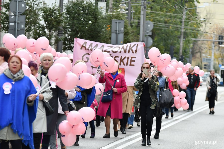 Marsz Różowej Wstążki przeszedł ulicami Gdyni // fot. Michał Puszczewicz