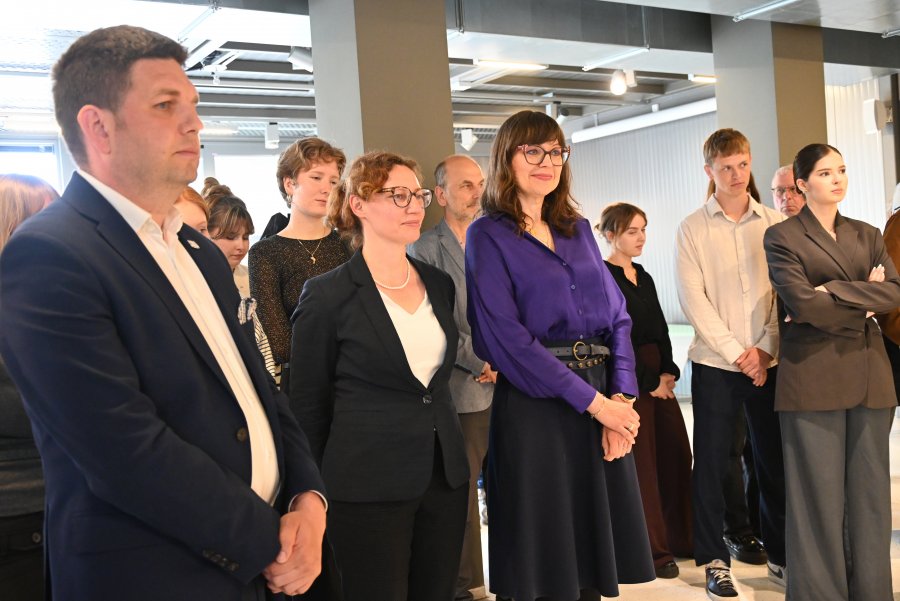 Na zdjęciu m.in. wiceprezydent Gdyni Maciej Zielonka, architekt miasta Paulina Szewczyk oraz prodziekan ds. nauki Wydziału Architektury Politechniki Gdańskiej dr hab. inż. arch. Karolina Krośnicka (fot. Zofia Marczak)