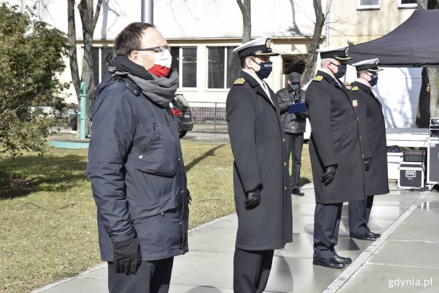 Przedstawiciele miasta oraz Marynarki Wojennej RP podczas obchodów 22. rocznicy przystąpienia Polski do NATO. // fot. Magdalena Czernek