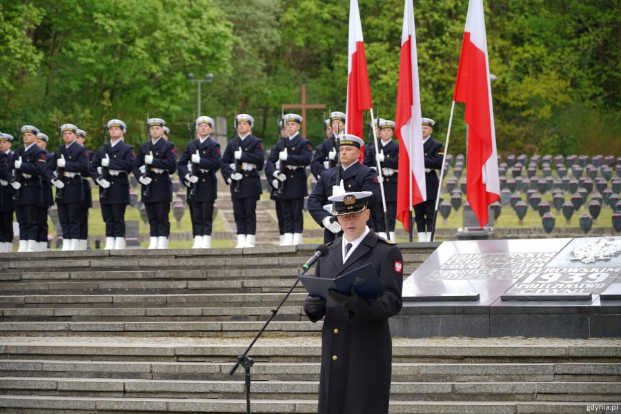 Apel pamięci pod Pomnikiem Obrońc&oacute;w Wybrzeża