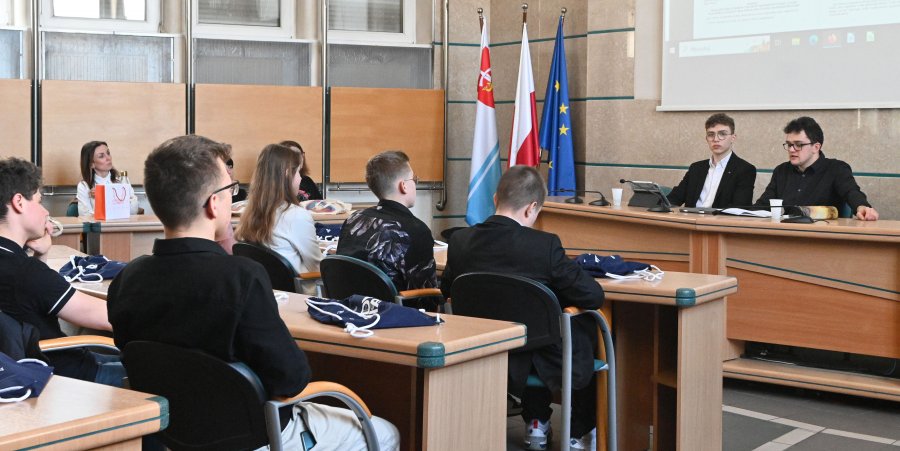 Uczestnicy Akademii Młodzieżowej Rady Miasta z wizytą u Młodzieżowej Rady Miasta Gdyni / fot. Dominka Sobiech