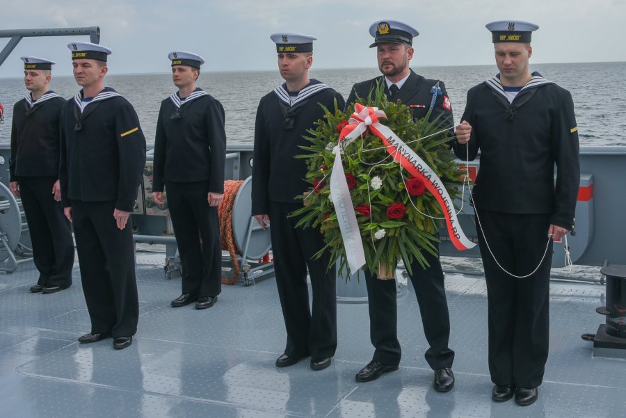 Marynarze 3. Flotylli Okrętów oddali hołd poległym/fot. kmdr ppor. Radosław Pioch