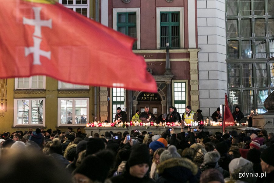 Mieszkańcy Trójmiasta w poniedziałek pożegnali prezydenta Gdańska Pawła Adamowicza, fot. Karol Stańczak