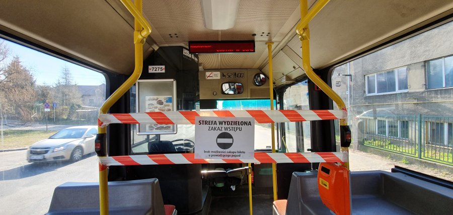 Wnętrze zabytkowego autobusu dostosowane do obowiązujących wymogów, fot. mat. prasowe